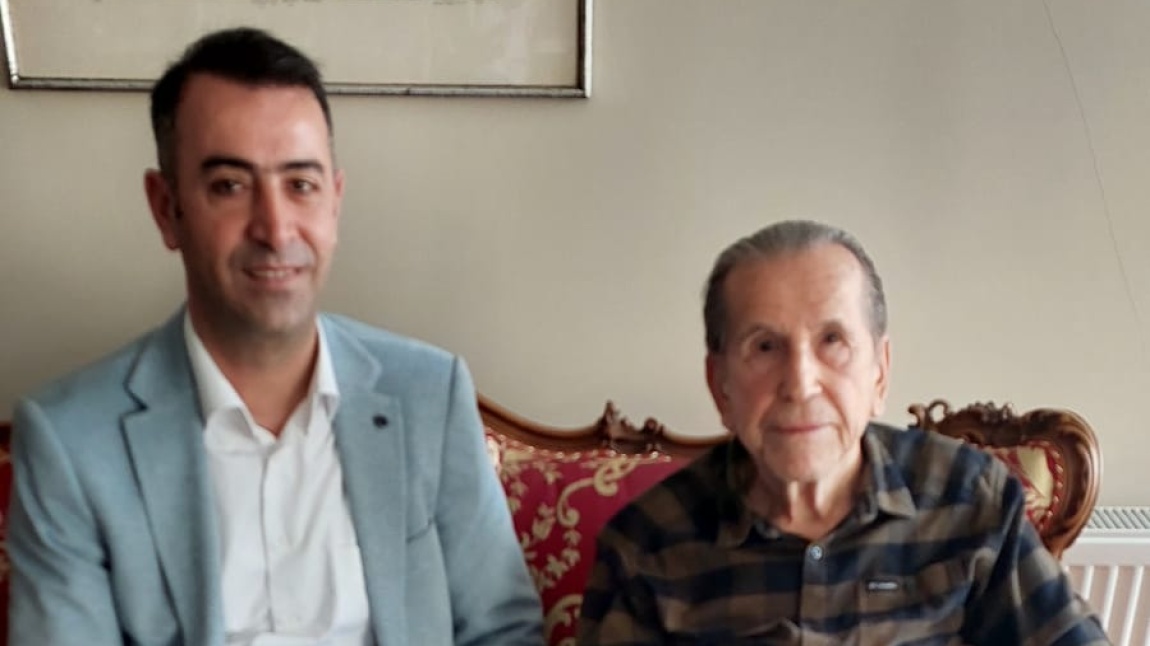 Okulumuzun bağışçısı sayın  Prof. Dr İbrahim SAVAŞ ve muhterem eşi Ayla SAVAŞ 'ı Bayram Ziyareti